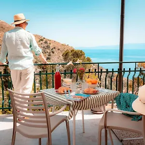 https://pascia-madonna-rocca.taorminaitalyhotels.com